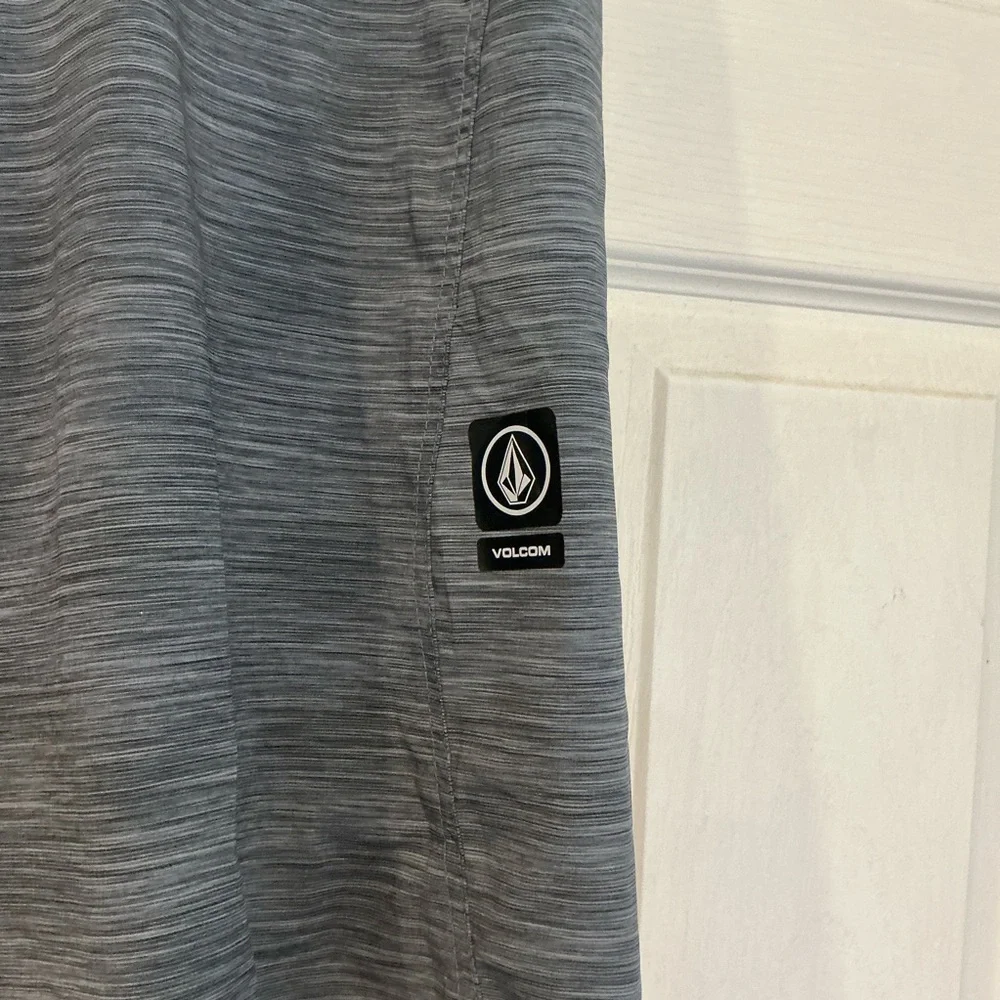 🩷 Volcom Gray Board Shorts - Size 30